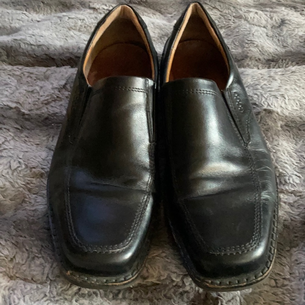 Black leather Ecco shoes